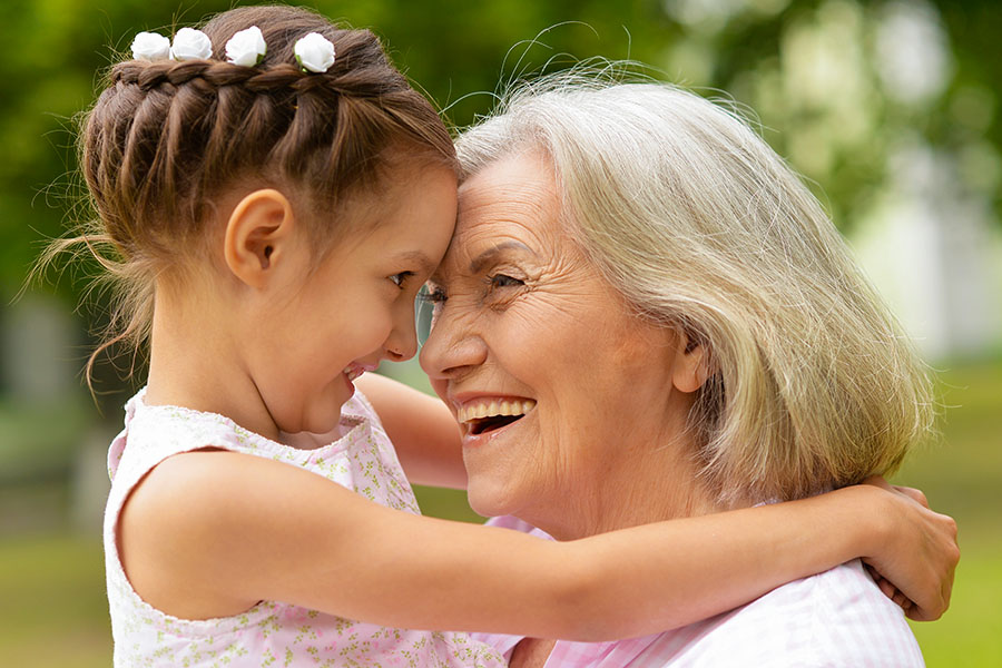 El Día de los Abuelos Maestros de Vida y Pilares en la Educación de sus Nietos